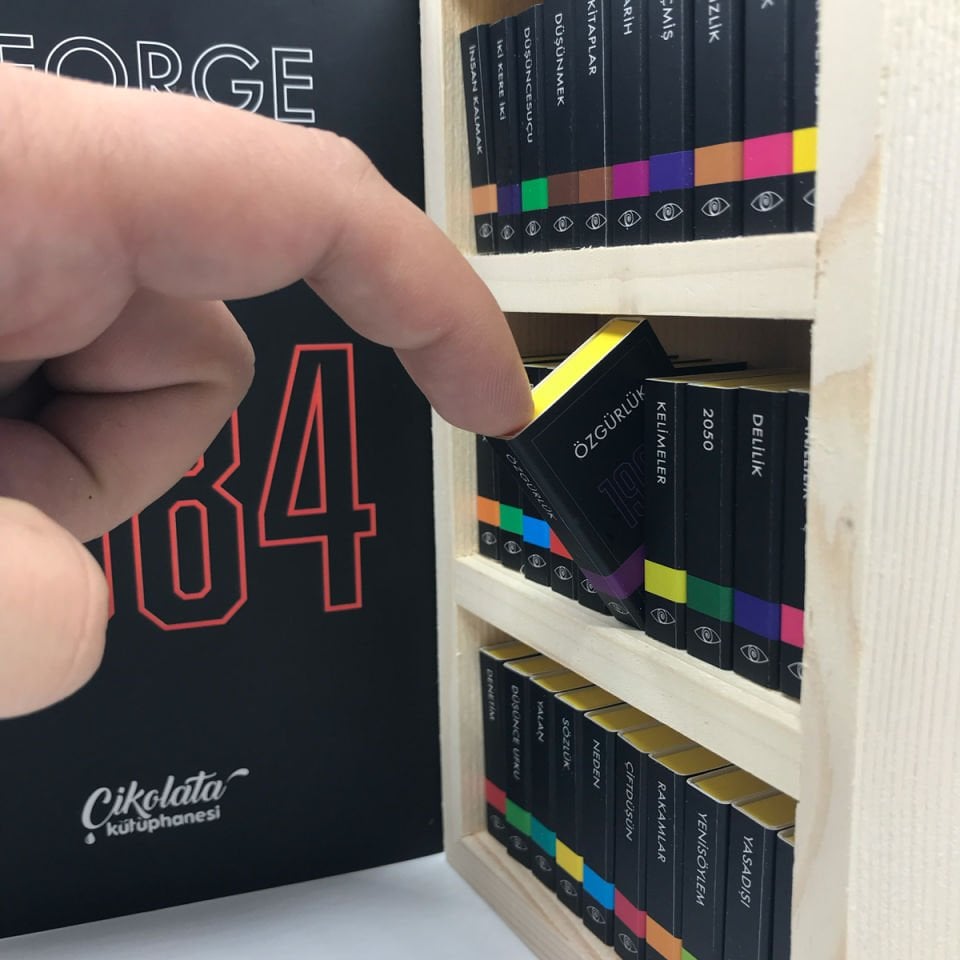 George Orwell 1984 Temalı Çikolata Kütüphanesi
