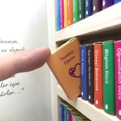 İyi ki varsın Öğretmenim Temalı Çikolata Kütüphanesi